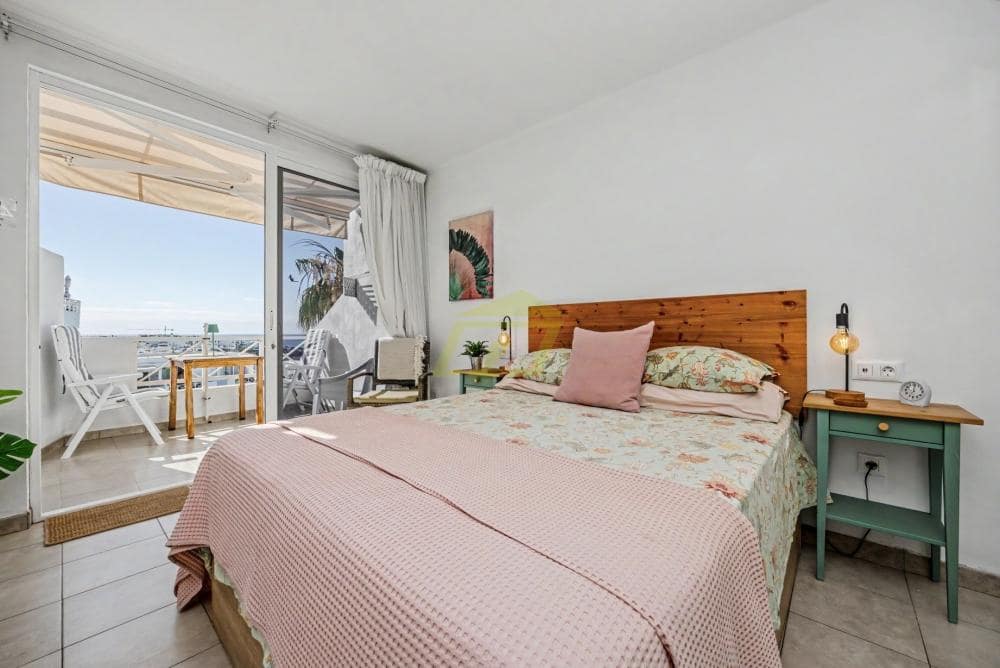 Studio na sprzedaż w Puerto del Carmen z basenem - 180 000 € (Ref: 9875621)