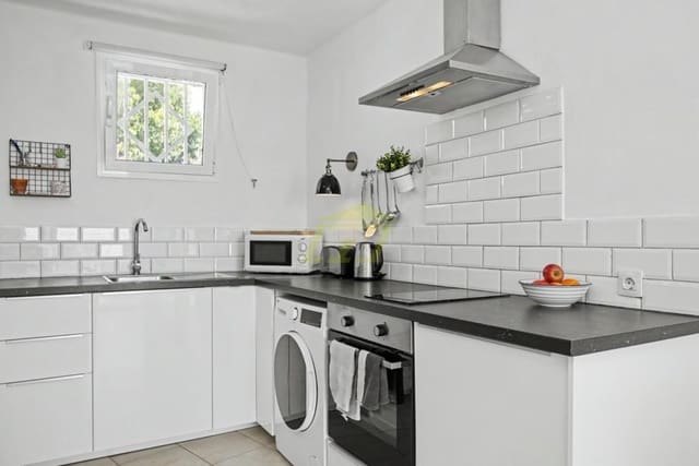 Studio na sprzedaż w Puerto del Carmen, Tías z basenem - 180 000 € (Ref: 9875621)