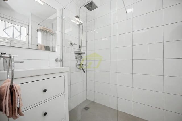 Studio na sprzedaż w Puerto del Carmen, Tías z basenem - 180 000 € (Ref: 9875621)