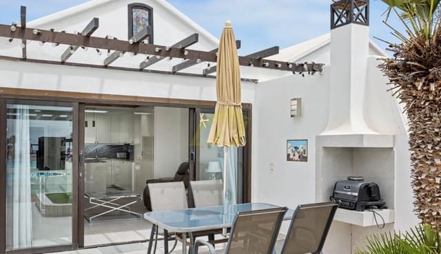 2 camera da letto Bungalow in vendita in Costa Teguise, Teguise con piscina - 305.000 € (Rif: 9880536)