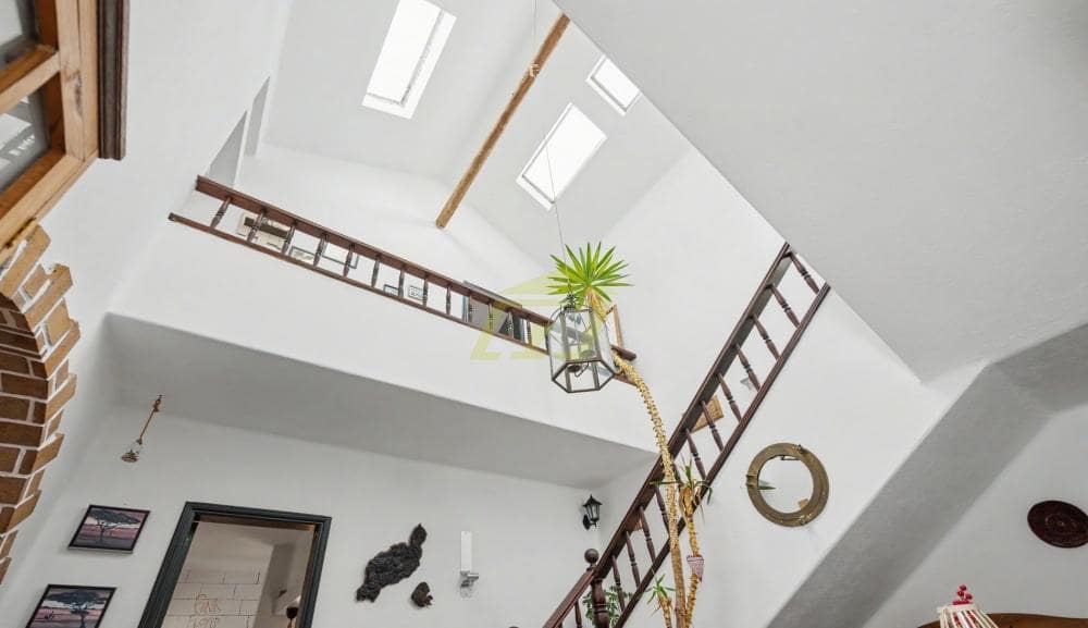 7 bedroom Villa for sale in Teguise - € 775,000 (Ref: 9883970)
