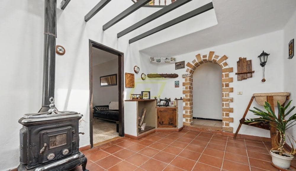 7 bedroom Villa for sale in Teguise - € 775,000 (Ref: 9883970)