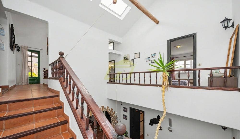 7 bedroom Villa for sale in Teguise - € 775,000 (Ref: 9883970)