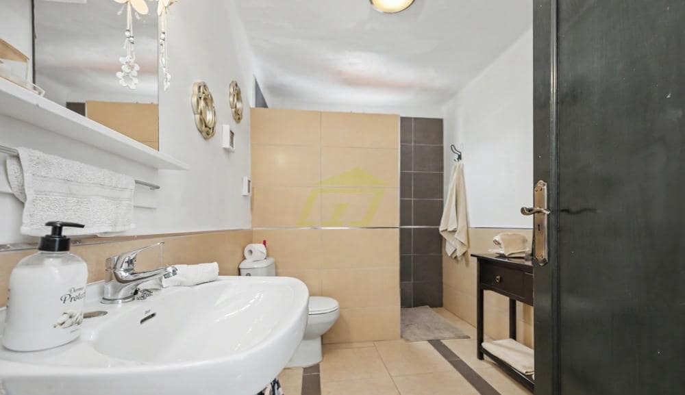 7 bedroom Villa for sale in Teguise - € 775,000 (Ref: 9883970)