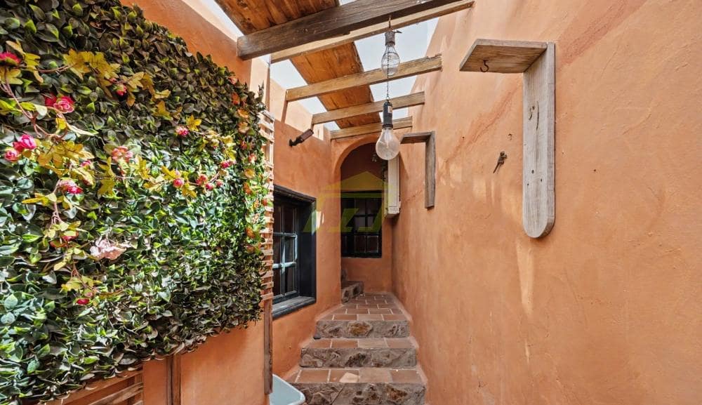 7 bedroom Villa for sale in Teguise - € 775,000 (Ref: 9883970)