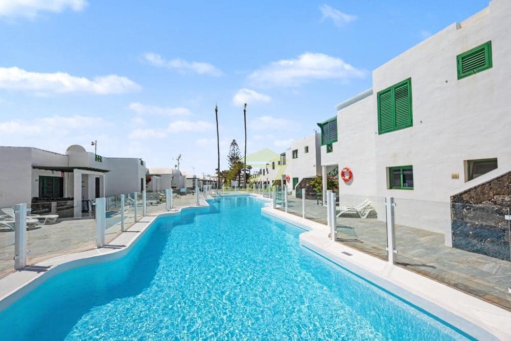 1 bedroom Apartment for sale in Puerto del Carmen with pool - € 229,000 (Ref: 9883971)