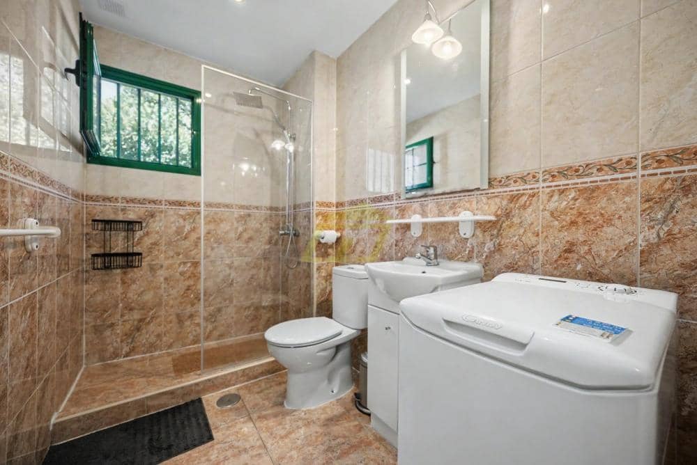 1 bedroom Apartment for sale in Puerto del Carmen with pool - € 229,000 (Ref: 9883971)