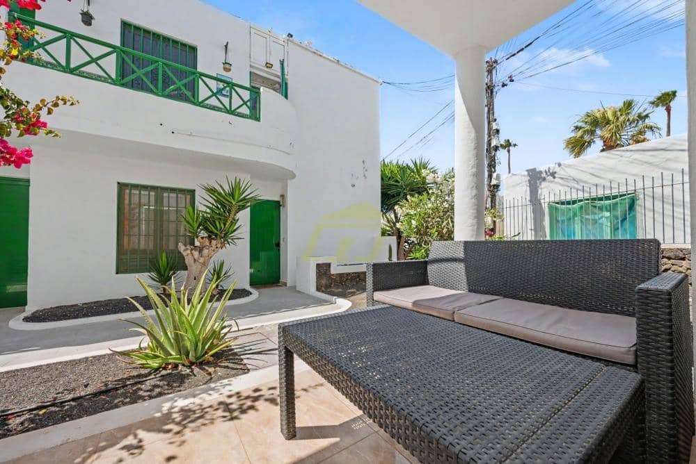 1 bedroom Apartment for sale in Puerto del Carmen with pool - € 229,000 (Ref: 9883971)