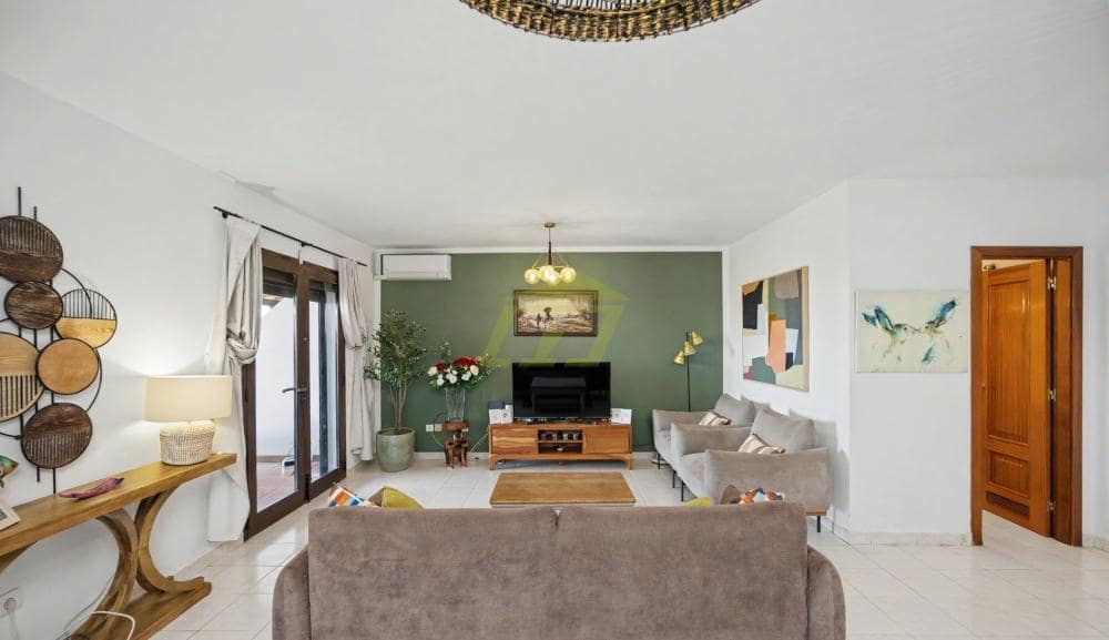3 soverom Villa til salgs i Costa Teguise med svømmebasseng - € 385 000 (Ref: 9883972)