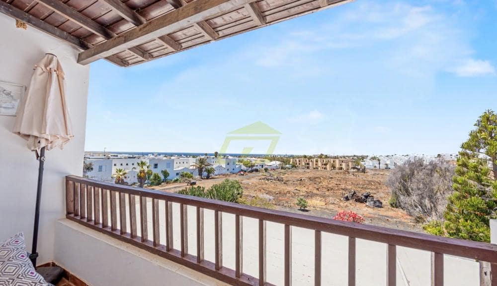3 soverom Villa til salgs i Costa Teguise med svømmebasseng - € 385 000 (Ref: 9883972)