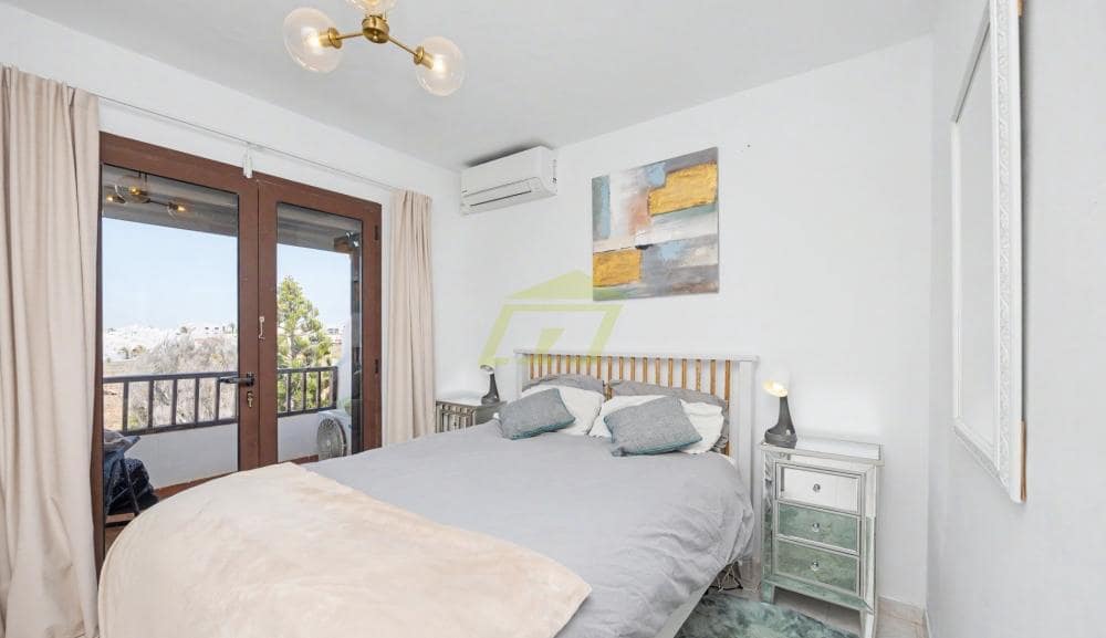 3 soverom Villa til salgs i Costa Teguise med svømmebasseng - € 385 000 (Ref: 9883972)