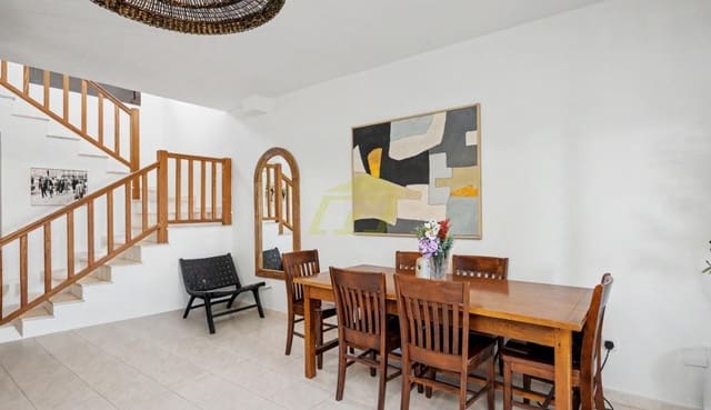 3 soverom Villa til salgs i Costa Teguise, Teguise med svømmebasseng - € 385 000 (Ref: 9883972)