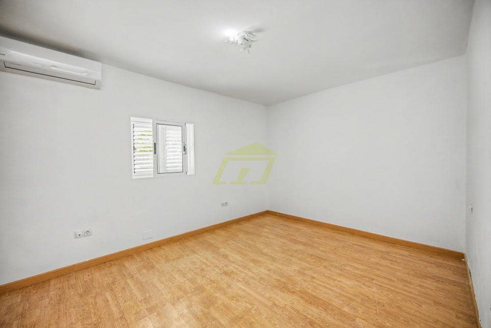 5 sovrum Villa till salu i Playa Blanca med pool - 449 000 € (Ref: 9889694)