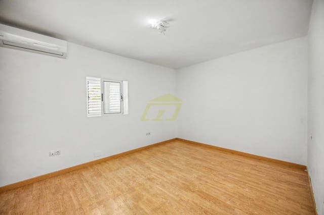 5 sovrum Villa till salu i Playa Blanca, Yaiza med pool - 449 000 € (Ref: 9889694)