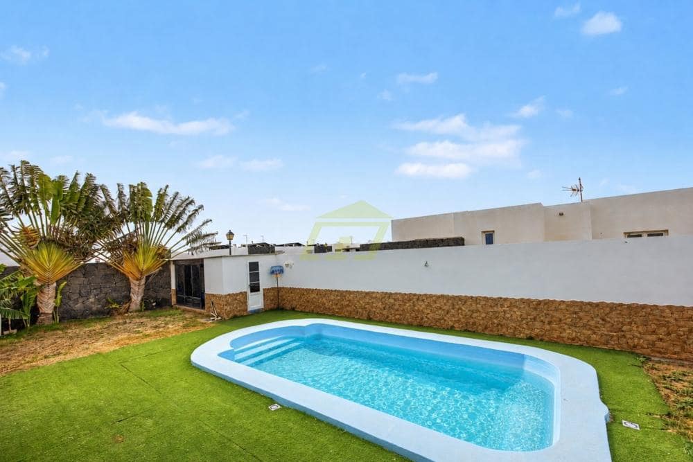 5 sovrum Villa till salu i Playa Blanca med pool - 449 000 € (Ref: 9889694)