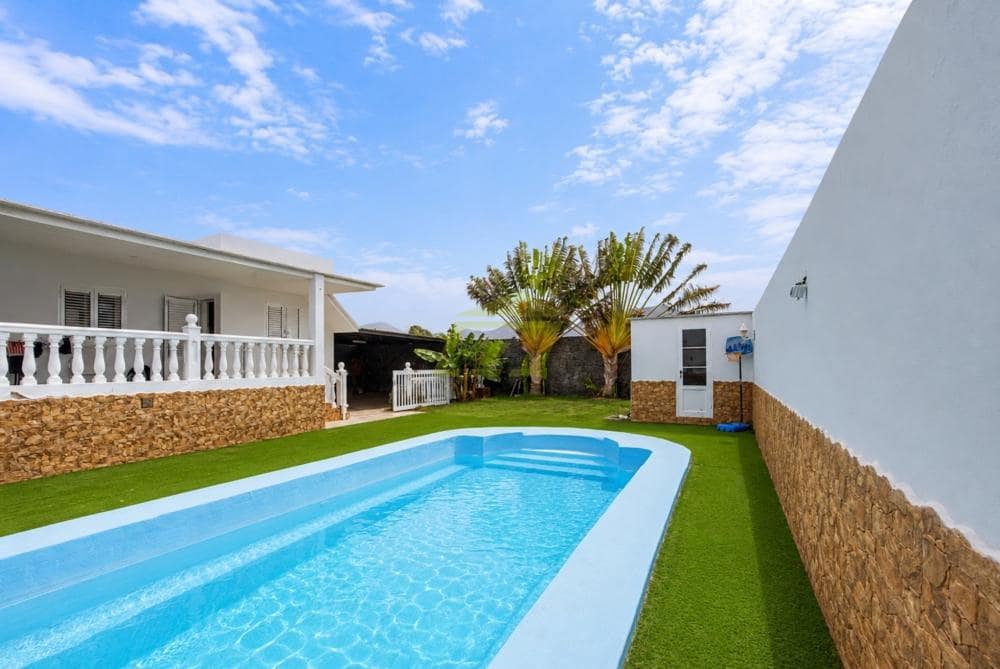 5 sovrum Villa till salu i Playa Blanca med pool - 449 000 € (Ref: 9889694)