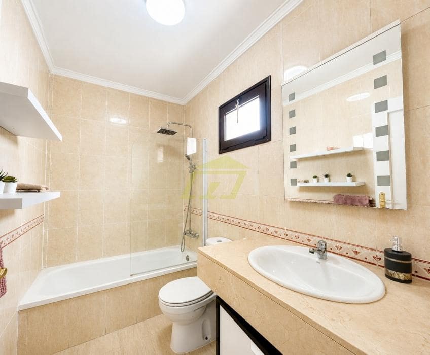 3 slaapkamer Villa te koop in Costa Teguise met zwembad garage - € 420.000 (Ref: 9891555)