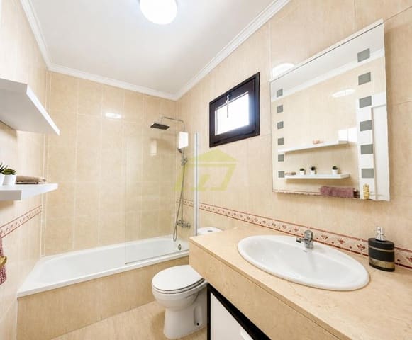 3 sypialnia Willa na sprzedaż w Costa Teguise, Teguise z basenem garażem - 420 000 € (Ref: 9891555)
