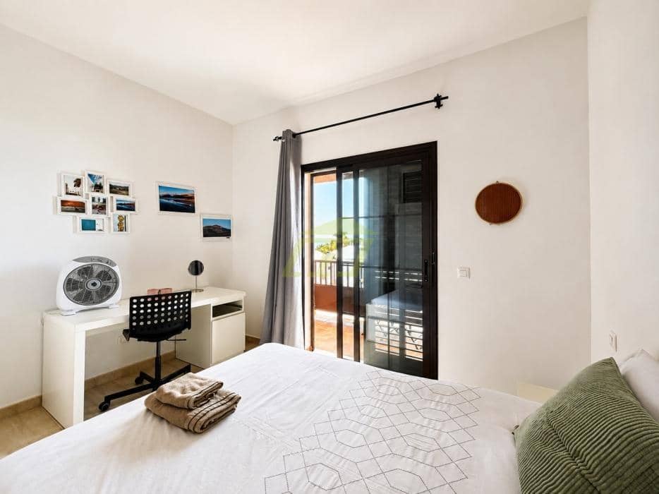 3 slaapkamer Villa te koop in Costa Teguise met zwembad garage - € 420.000 (Ref: 9891555)