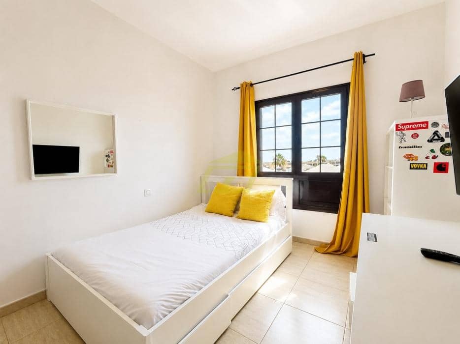 3 slaapkamer Villa te koop in Costa Teguise met zwembad garage - € 420.000 (Ref: 9891555)