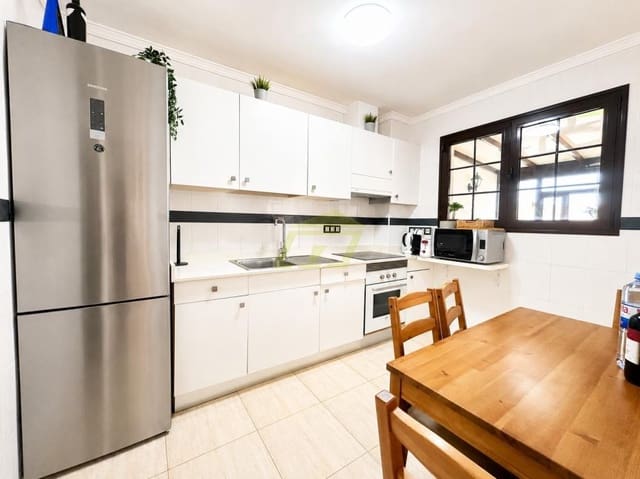 3 sypialnia Willa na sprzedaż w Costa Teguise, Teguise z basenem garażem - 420 000 € (Ref: 9891555)