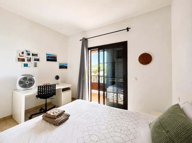3 sypialnia Willa na sprzedaż w Costa Teguise, Teguise z basenem garażem - 420 000 € (Ref: 9891555)
