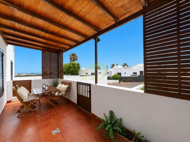 3 sypialnia Willa na sprzedaż w Costa Teguise, Teguise z basenem garażem - 420 000 € (Ref: 9891555)