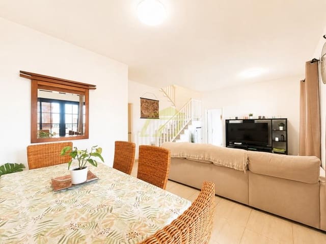 3 sypialnia Willa na sprzedaż w Costa Teguise, Teguise z basenem garażem - 420 000 € (Ref: 9891555)