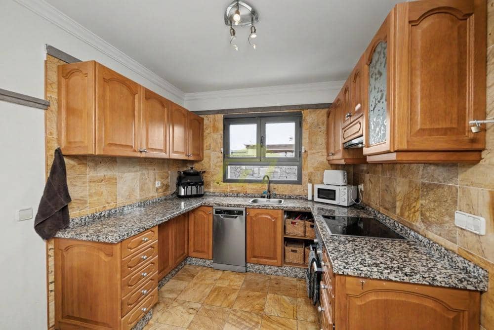 Chalet de 2 habitaciones en Playa Blanca en venta con piscina - 475.000 € (Ref: 9893663)