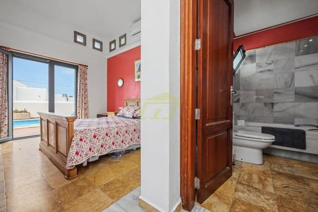 2 soveværelse Villa til salg i Playa Blanca, Yaiza med swimmingpool - € 475.000 (Ref: 9893663)