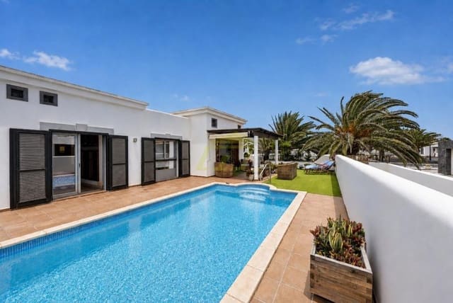 2 soveværelse Villa til salg i Playa Blanca, Yaiza med swimmingpool - € 475.000 (Ref: 9893663)