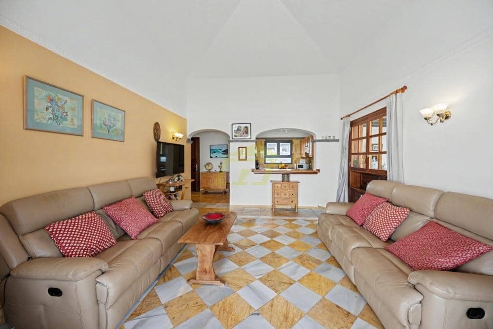 Chalet de 2 habitaciones en Playa Blanca en venta con piscina - 475.000 € (Ref: 9893663)