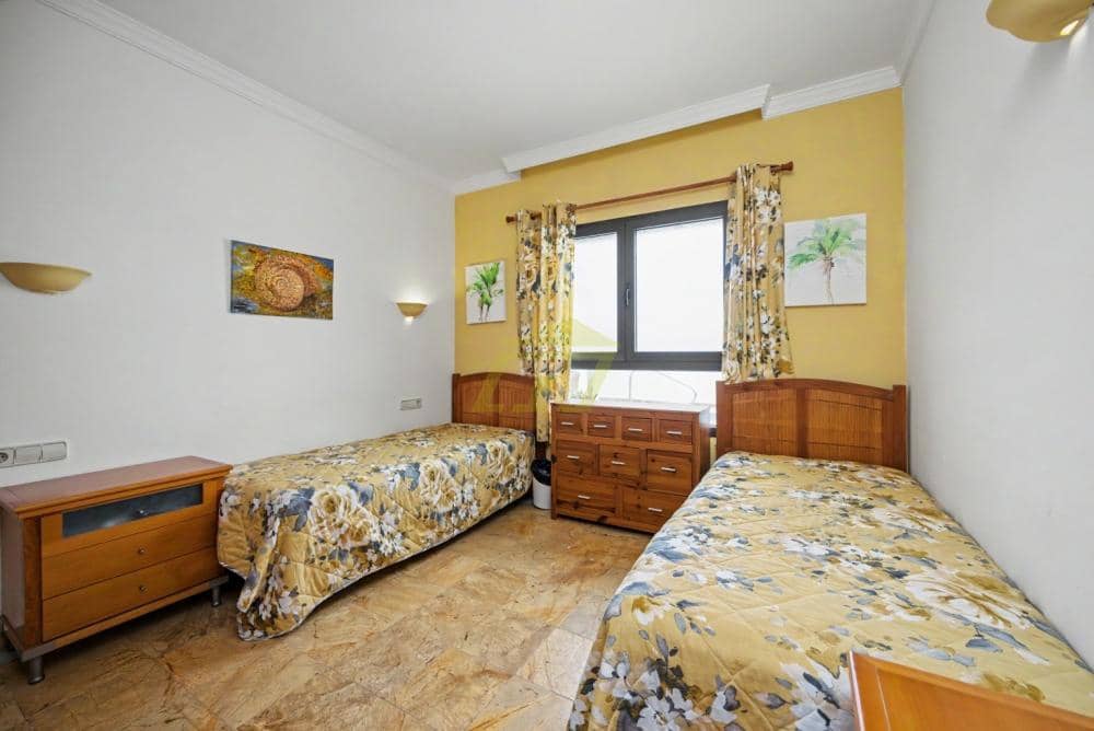 Chalet de 2 habitaciones en Playa Blanca en venta con piscina - 475.000 € (Ref: 9893663)