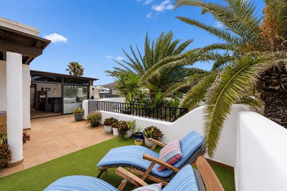Chalet de 2 habitaciones en Playa Blanca en venta con piscina - 475.000 € (Ref: 9893663)