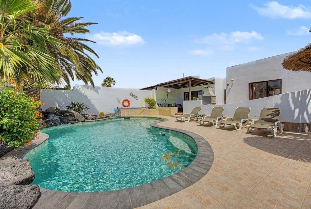 3 bedroom Bungalow for sale in Playa Blanca with pool - € 459,000 (Ref: 9895707)