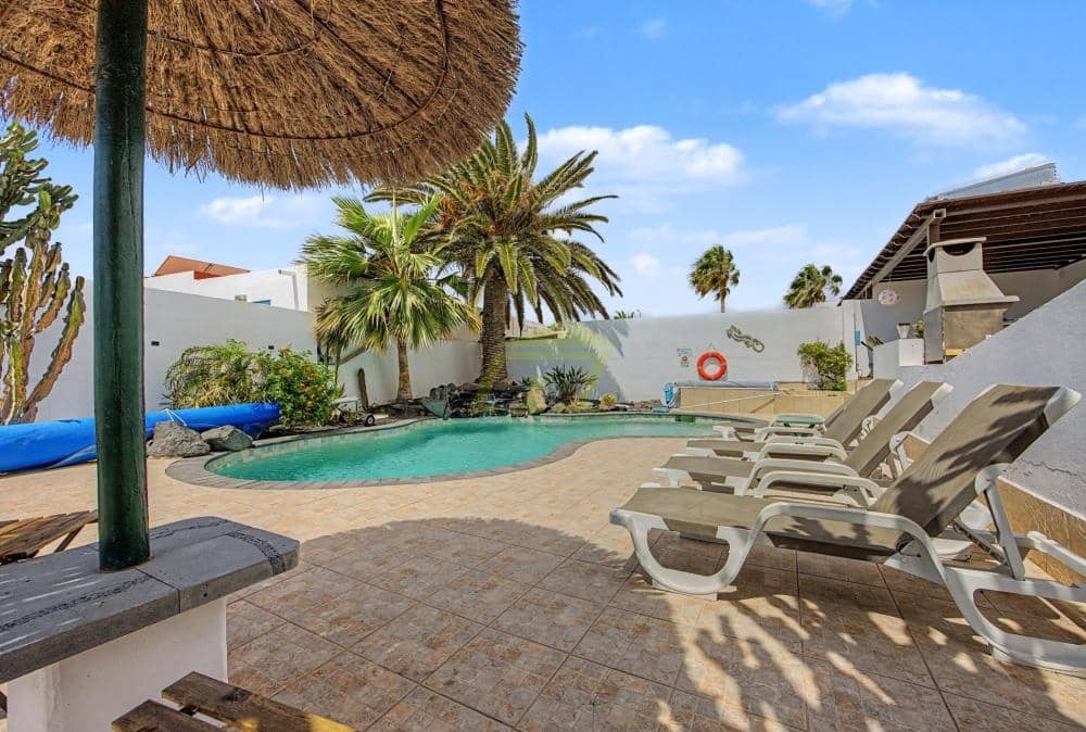 3 bedroom Bungalow for sale in Playa Blanca with pool - € 459,000 (Ref: 9895707)