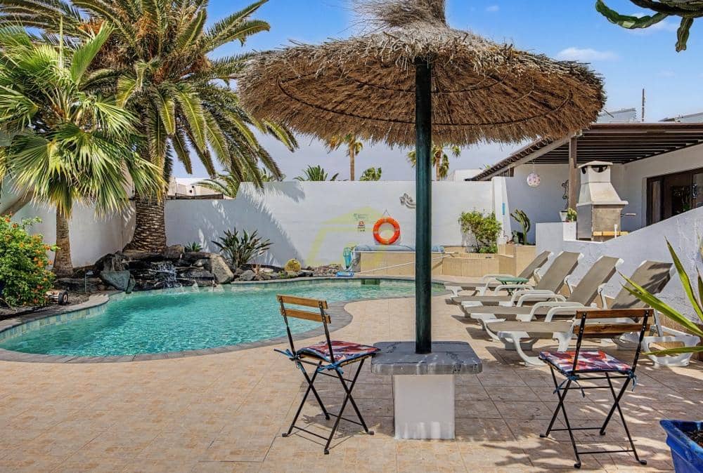 3 bedroom Bungalow for sale in Playa Blanca with pool - € 459,000 (Ref: 9895707)