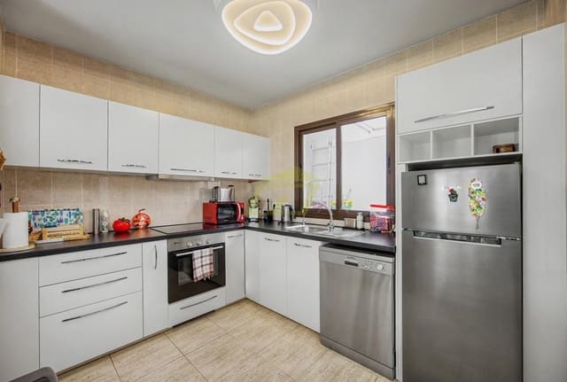 Bungalow de 3 habitaciones en Playa Blanca, Yaiza en venta con piscina - 459.000 € (Ref: 9895707)
