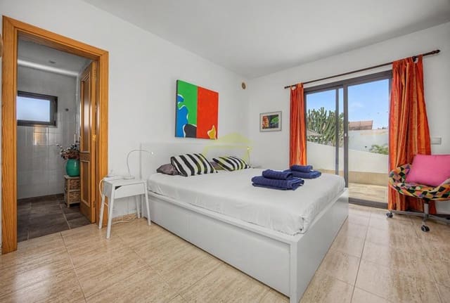 Bungalow de 3 habitaciones en Playa Blanca, Yaiza en venta con piscina - 459.000 € (Ref: 9895707)