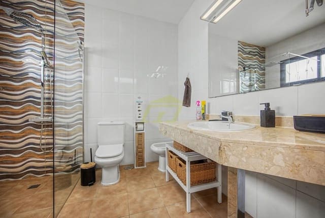 Bungalow de 3 habitaciones en Playa Blanca, Yaiza en venta con piscina - 459.000 € (Ref: 9895707)