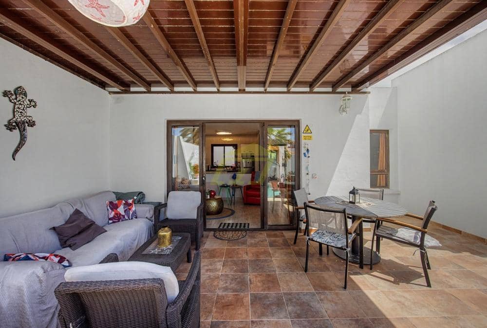 3 bedroom Bungalow for sale in Playa Blanca with pool - € 459,000 (Ref: 9895707)