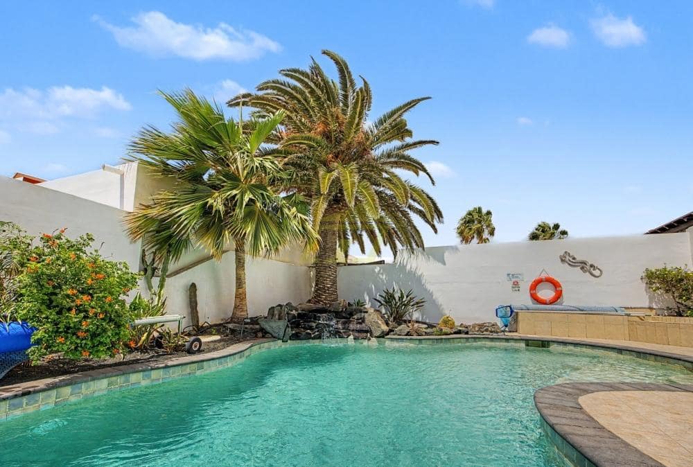 3 bedroom Bungalow for sale in Playa Blanca with pool - € 459,000 (Ref: 9895707)