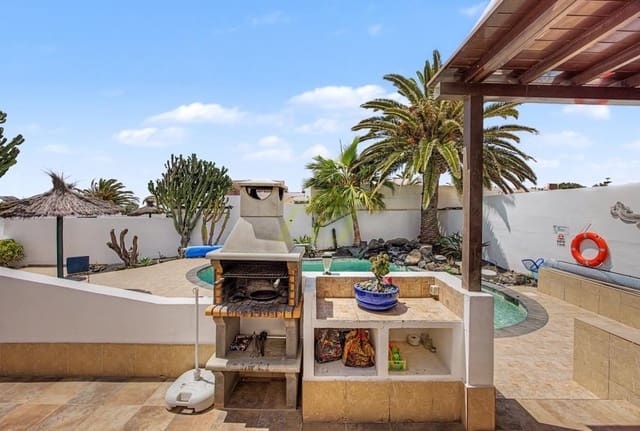 Bungalow de 3 habitaciones en Playa Blanca, Yaiza en venta con piscina - 459.000 € (Ref: 9895707)
