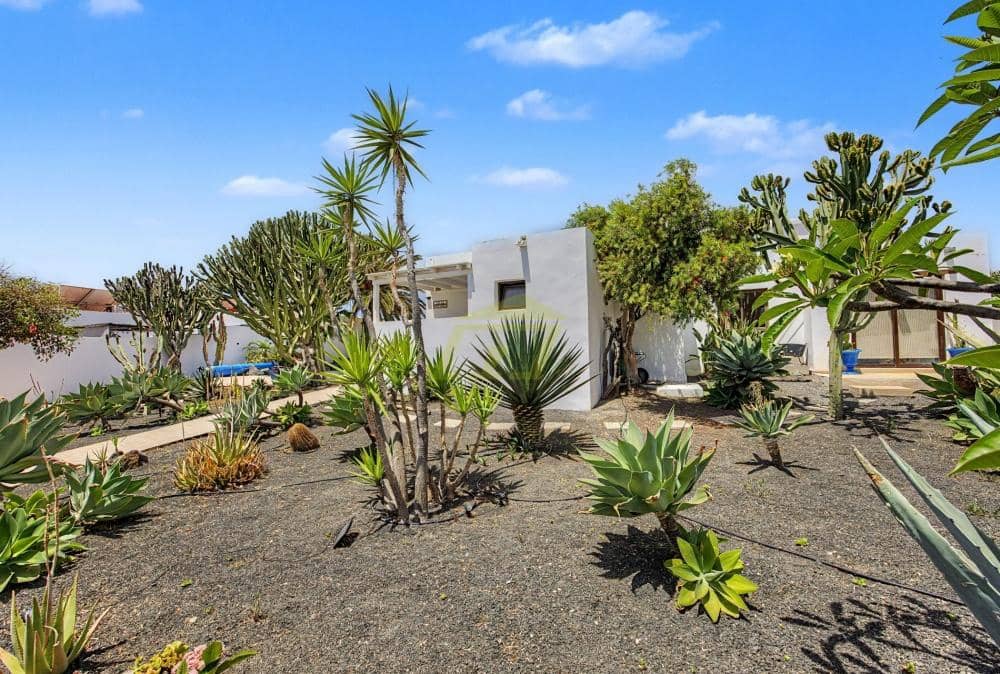3 bedroom Bungalow for sale in Playa Blanca with pool - € 459,000 (Ref: 9895707)