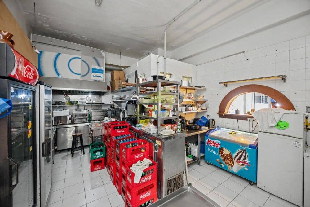 Commercial for sale in Costa Teguise with pool - € 299,000 (Ref: 9898651)
