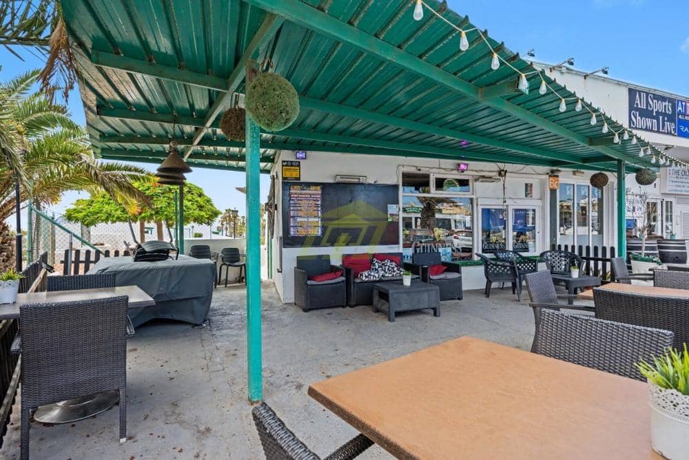 Commercial for sale in Costa Teguise with pool - € 299,000 (Ref: 9898651)