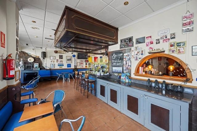 Commercial for sale in Costa Teguise, Teguise - € 299,000 (Ref: 9898651)
