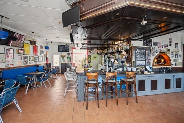 Commercial for sale in Costa Teguise, Teguise - € 299,000 (Ref: 9898651)
