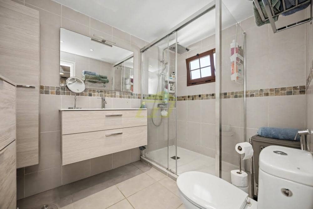3 slaapkamer Appartement te koop in Puerto del Carmen - € 530.000 (Ref: 9906732)