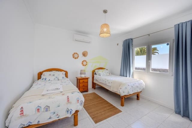Chalet de 2 habitaciones en Puerto del Carmen, Tías en venta con piscina garaje - 549.000 € (Ref: 9906733)